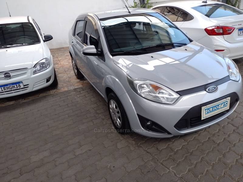 FORD - FIESTA - 2013/2014 - Prata - R$ 38.900,00