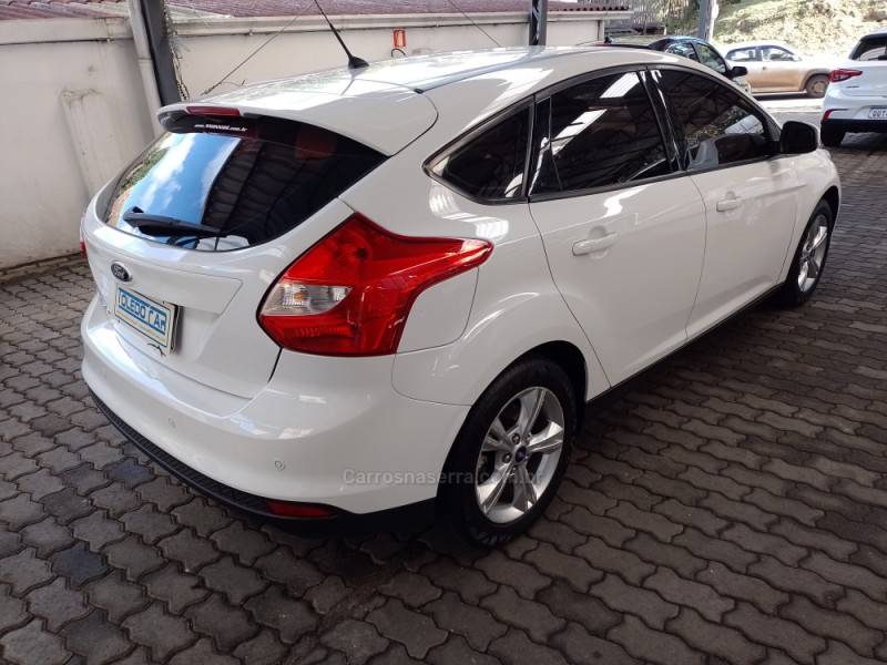 FORD - FOCUS - 2015/2015 - Branca - R$ 59.900,00