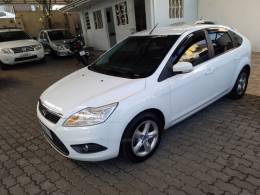 FORD - FOCUS - 2012/2013 - Branca - R$ 44.900,00
