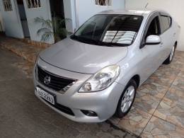 NISSAN - VERSA - 2013/2014 - Prata - Sob Consulta