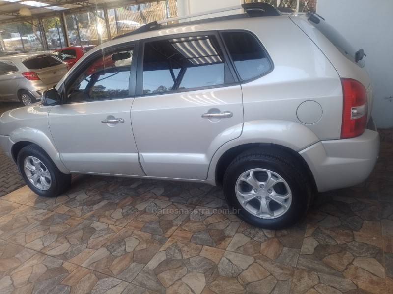 HYUNDAI - TUCSON - 2011/2012 - Prata - R$ 45.900,00