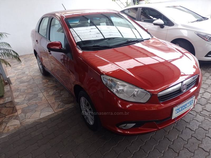 FIAT - GRAND SIENA - 2012/2013 - Vermelha - R$ 38.900,00