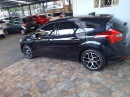 FORD - FOCUS - 2013/2014 - Preta - R$ 55.900,00
