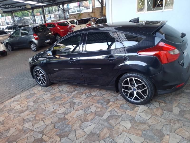 FORD - FOCUS - 2013/2014 - Preta - R$ 55.900,00