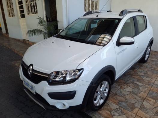 RENAULT - SANDERO - 2017/2018 - Branca - R$ 55.900,00