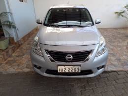 NISSAN - VERSA - 2013/2014 - Prata - Sob Consulta