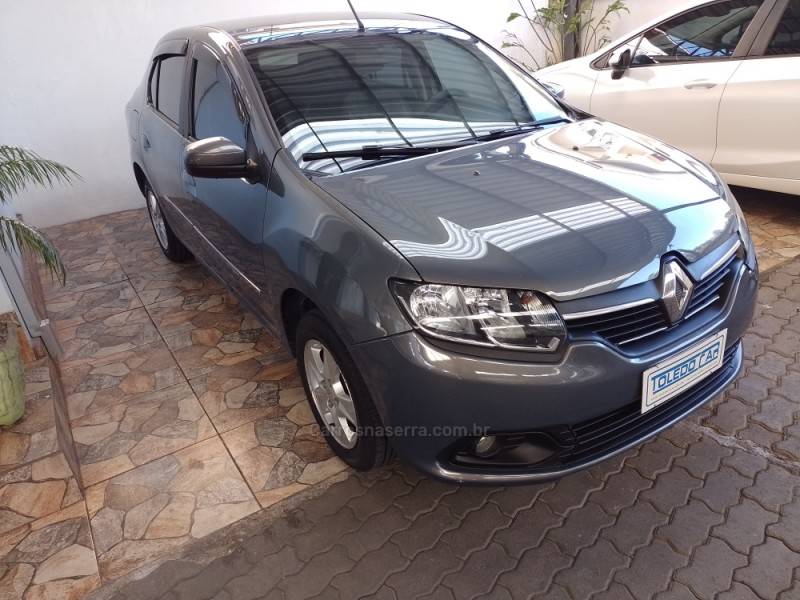 RENAULT - LOGAN - 2017/2018 - Cinza - R$ 48.900,00
